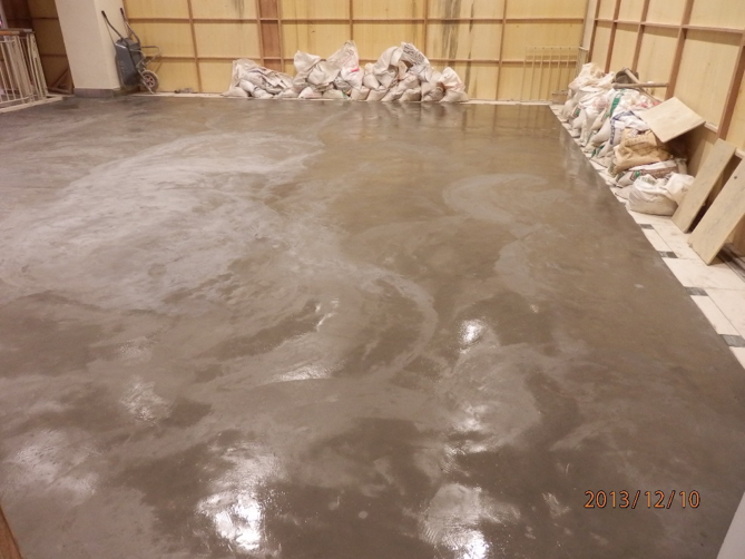 Screeding